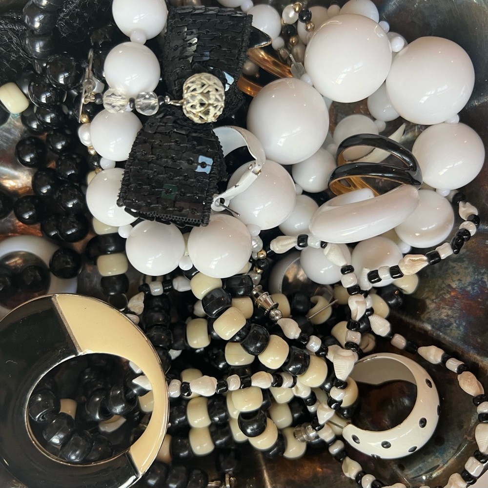 Vintage Black & White Jewelry Mix Wear Upcycle Craft Lot Earrings Necklaces - Picture 3 of 5